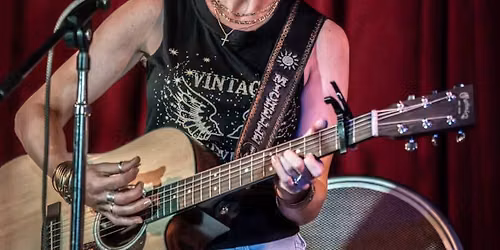 Michelle Robinson Original Music Showcase at the Belle & Bear