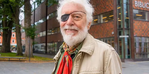 Bakg\u00e5rdsbibliotek med Odd Karsten Tveit og Randi Berge Wandrup