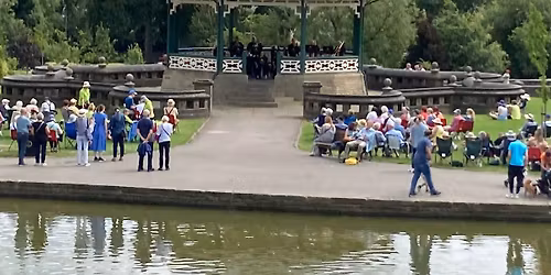 Sundown Swing in Greenhead Park