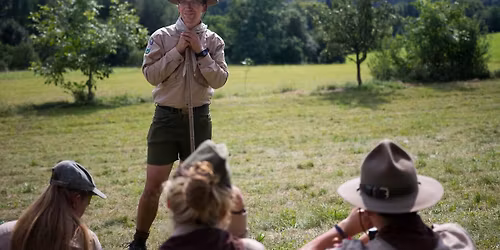 80 let Jesenick\u00e9 lesn\u00ed \u0161koly a ud\u011blen\u00ed nejvy\u0161\u0161\u00edho skautsk\u00e9ho vyznamen\u00e1n\u00ed br. Je\u017ekovi