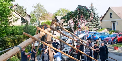 Maibaum aufstellen in Lehen 