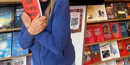 Presentaci\u00f3n del libro "\u00bfVali\u00f3 la pena nacer?" de Silvia Cavani