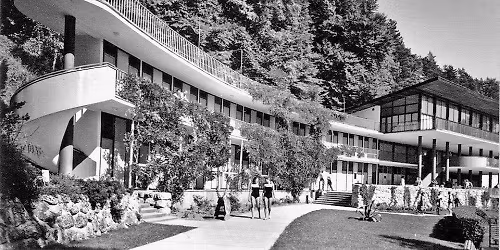 Po stop\u00e1ch funkcionalistickej architekt\u00fary & geocaching - Tren\u010dianske Teplice