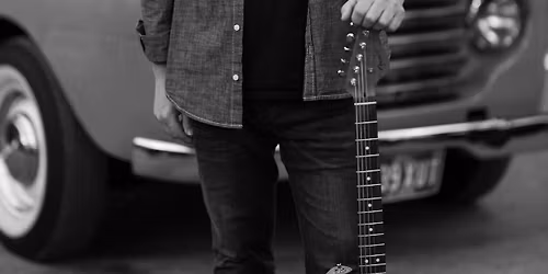 Tris, solo acoustic, live @ The Plash