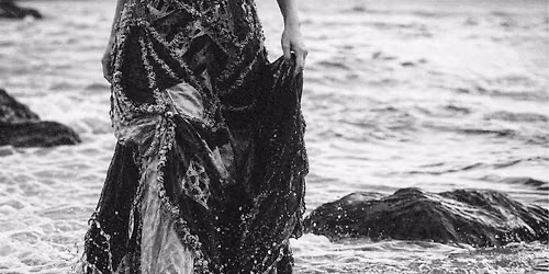 SHE IS KING | Tindle Clothing