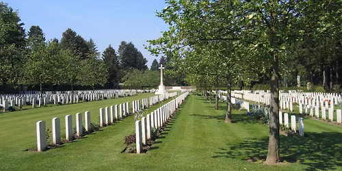  T\u00f6urcher en K\u00f6lle un dr\u00f6mer\u00f6m: "S\u00fcdfriedhof - Sportler, Stars & schr\u00e4ge V\u00f6gel