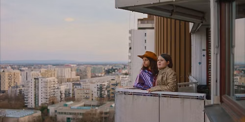 WENN DU ANGST HAST, DANN NIMMST DU DEIN HERZ IN DIE HAND UND L\u00c4CHELST | Vorfilm: VOM DAZWISCHEN