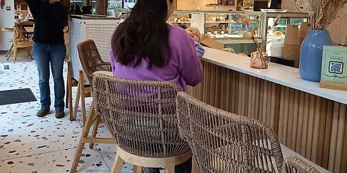 Caf\u00e9 des mamans au Bloom caf\u00e9, avec mini shooting photos par Alexandra Wolf