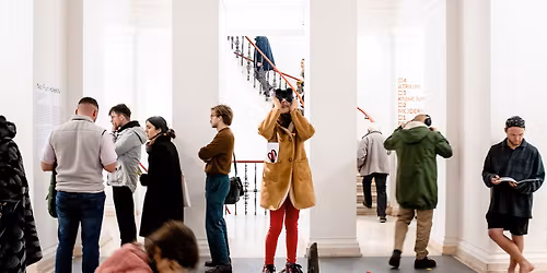 Komentovan\u00e1 prohl\u00eddka v\u00fdstavy Rudolf Sikora: Za a proti