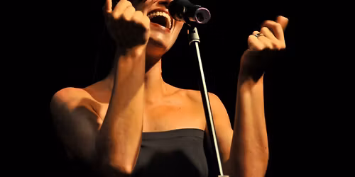 Weihnachtssingen in der Freilichtb\u00fchne M\u00fclheim mit Tanja Raich und Christoph Eisenburger 