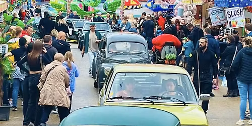 Oldtimer Treffen mit Parade um den Festplatz