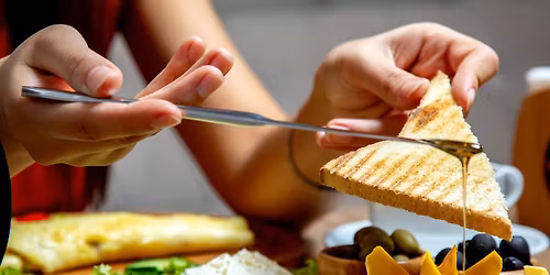 Comer con consciencia: fundamentos y pr\u00e1cticas de mindful eating. Parte I (Presencial y online)