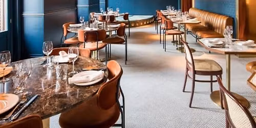 Piano Bar by Seagram\u2019s en Caf\u00e9 Comercial