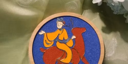 Ujjaink k\u00f6z\u00e9 fogott \u00f6r\u00f6ks\u00e9g \u2013 K\u00ednai zom\u00e1ncd\u00edsz\u00edt\u00e9s workshop \/ \u6307\u5c16\u201c\u6390\u201d\u51fa\u7684\u975e\u9057\u2014\u2014\u6390\u4e1d\u73d0\u7405\u4f53\u9a8c\u5236\u4f5c\u6d3b\u52a8