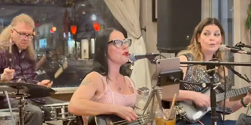 Ukuladies at Hearth Pizzeria