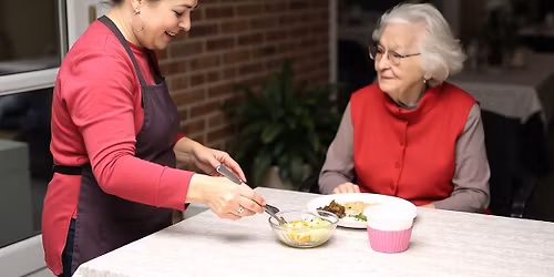 Akreditovan\u00fd kurz Podpora senior\u016f v oblasti stravov\u00e1n\u00ed v za\u0159\u00edzen\u00edch soci\u00e1ln\u00edch slu\u017eeb