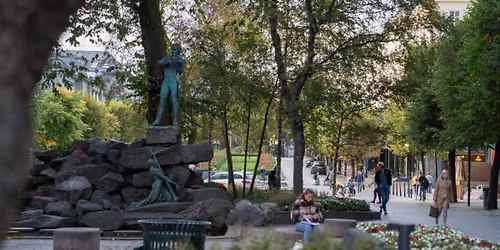 Ole Bull-monumentet 125 \u00e5r Bekransing under morgenprosesjonen