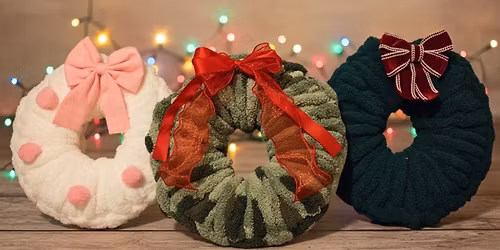 DIY Hand Knit Holiday Wreath Pillow Class