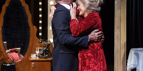 M\u00e1jusi b\u00e9rletsz\u00fcnet: Csod\u00e1latos vagy, J\u00falia! 