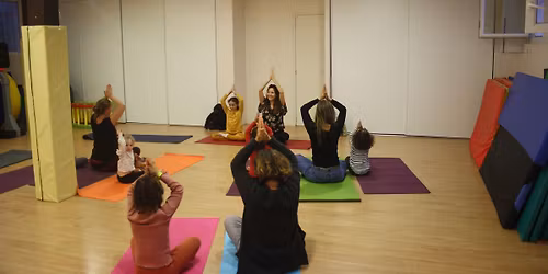 Rentr\u00e9e Yoga Enfants\/Parents 2025