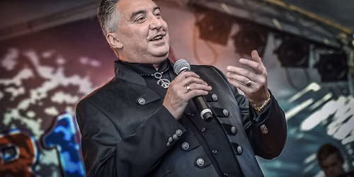 Tenor Thomas Kiessling: Swinging Christmas - Benefizkonzert Nestw\u00e4rme