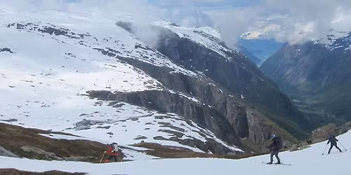 V\u00e5rskitur fra Finse til Simadalen via Demmevasshytta