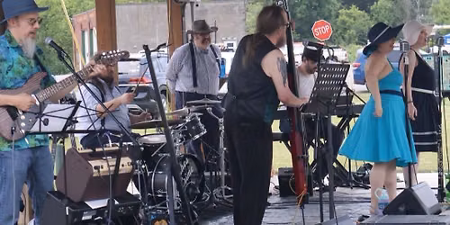 Peaches & Crime: Music in the Glen