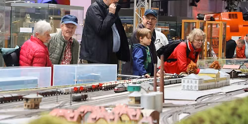 \u201eZur\u00fcck in die Zukunft\u201c \u2013 Sonderfahrplan auf der Modelleisenbahn