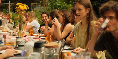 \u015aniadanie s\u0105siedzkie #6 w ogrodzie Motyka i S\u0142o\u0144ce 