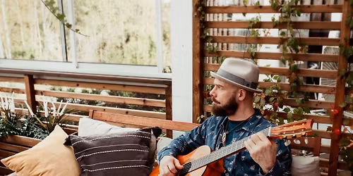 Kitaraklubilla Ufo Mustonen