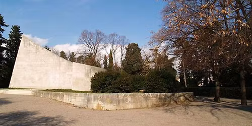 \u0160etnja Su\u0161akom po sredini stolje\u0107a \/ vo\u0111ena \u0161etnja uz Theodora de Canziania