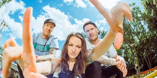 At The Shore (DE) \/\/ Apart From Us (DE) \/\/ Julz Heller (DE)