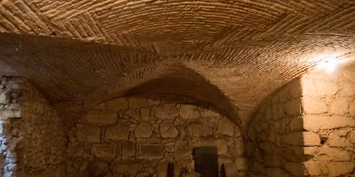 Hist\u00f3rias das Catacumbas do Porto (C\/ visita Catacumbas Igreja Taipas e Igreja S\u00e3o Francisco)