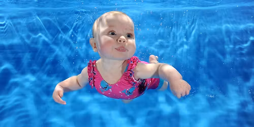 Water Babies Leicestershire Christmas Underwater Photoshoot