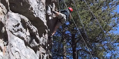Initiation \u00e0 l'escalade \u00e0 Val David - Intro to Rock-Climbing in Val-David