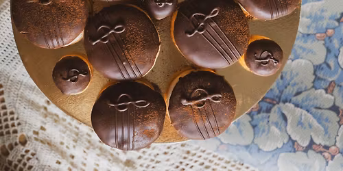 Koolitus "Nostalgiline kohvilaud: tort Tr\u00fchvel ja Moorapea"