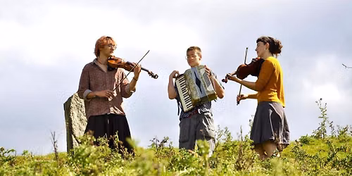 Crumpsall Folk Club feat. L'al Tethera