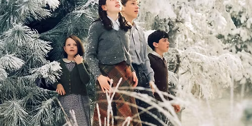 Barnekino. Romjulspesial! Legenden om Narnia: L\u00f8ven, heksa og klesskapet