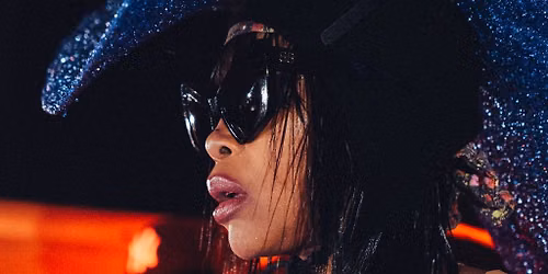 Erykah Badu w\/ DJ Pee .Wee