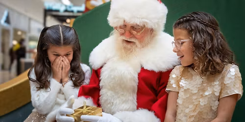 Visits with Santa at Fashion Outlets of Chicago
