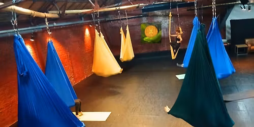 ANTIGRAVITY _ AERIAL YOGA