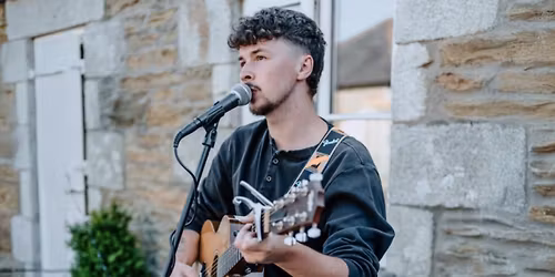 Toby Webb | Live in the Lounge