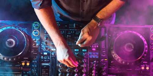 Live Entertainment at The Queen, Performance by Rena\u2019 The Diva and The Diva J\u2019s