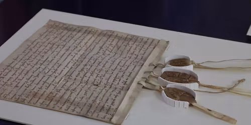 BEZCENNE PERGAMINY PO 84 LATACH ZN\u00d3W W POLSCE \u2014 WYJ\u0104TKOWA WYSTAWA W ARCHIWUM G\u0141\u00d3WNYM AKT DAWNYCH