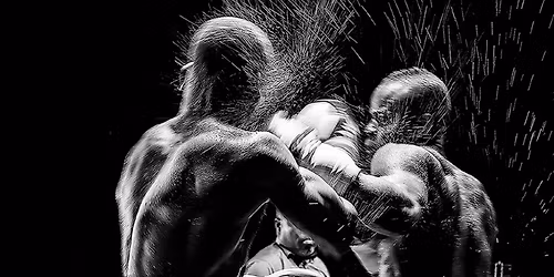 \u00c0 Dist\u00e2ncia de um Bra\u00e7o