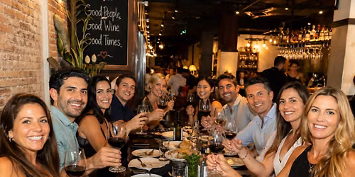 \u00a1No te quedes en casa! Cena de S\u00e1bado para Singles en Barcelona