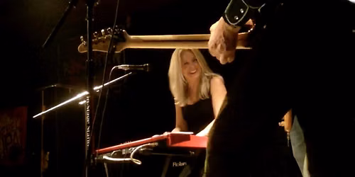 Bees Deluxe brings Award-winning Steely Dan\u2013meets\u2013Chicago Blues Energy to Jamey\u2019s House